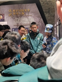 C:\Users\wsw\Desktop\20250300博物馆里的大思政课\20250300活动\2312记忆与传承——高二（12）班国防教育馆里的大思政课\活动照片\3.jpg